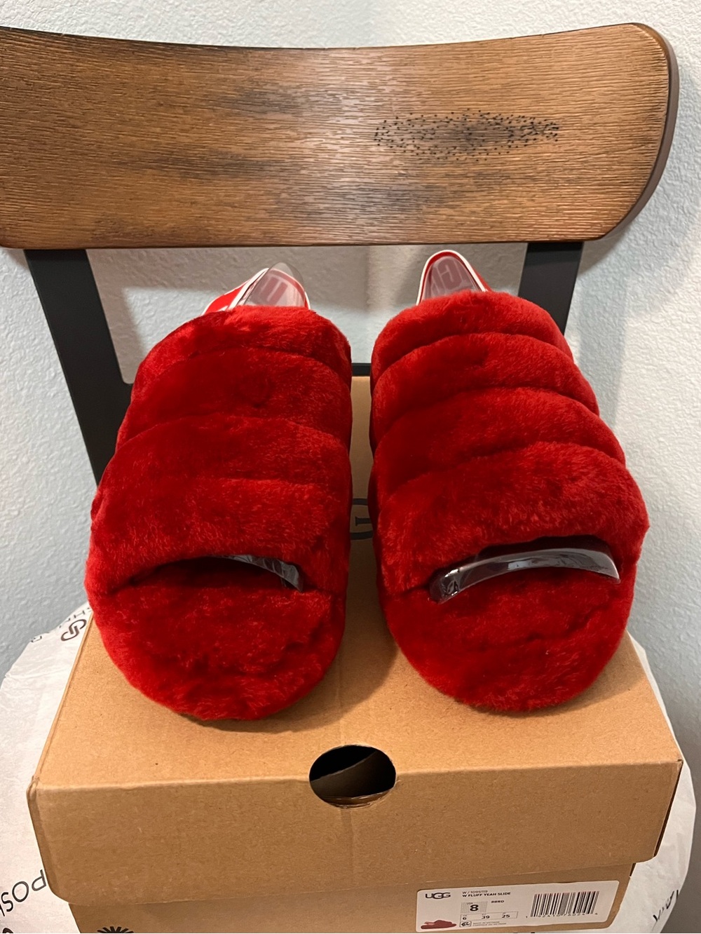 UGG FLUFF YEAH SLIDE WMNS RED PLUSH SHEEPSKIN SLIPPERS/SANDALS.